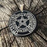 Magisches Hexenamulett mit Runen (Kettenanhänger aus Horn)