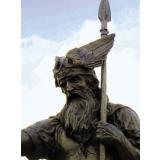 Wotan-Denkmal vor dem Rathaus in Thale
