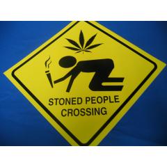 Stoned People Crossing (Türschild)
