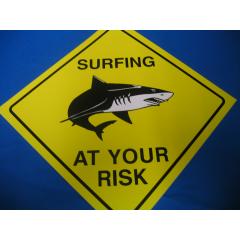 SURFING AT YOUR RISK (Türschild)
